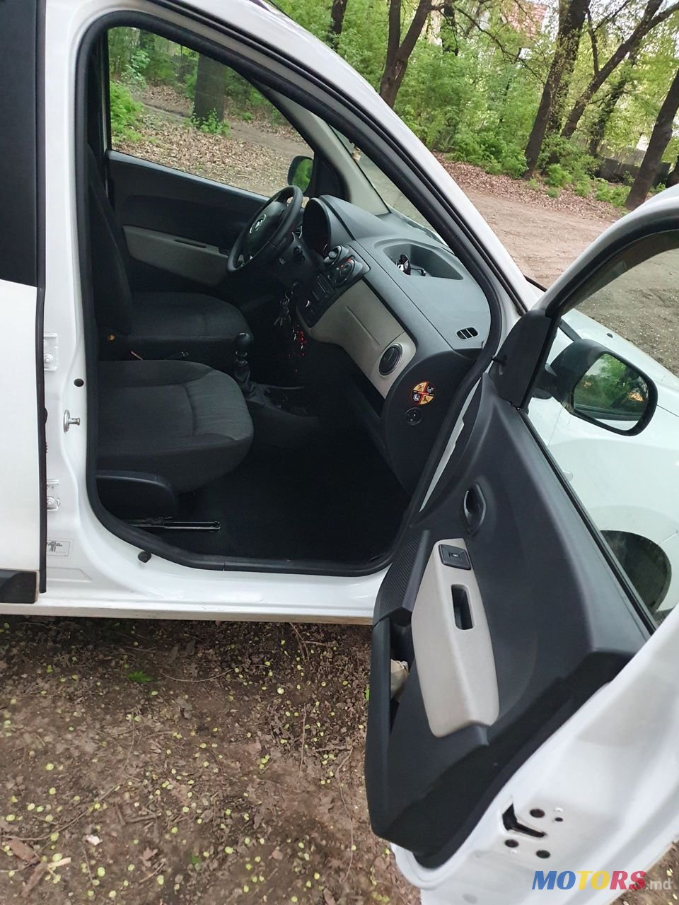 2014' Dacia Lodgy photo #5