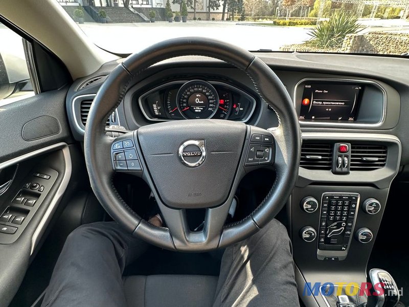 2017' Volvo V40 photo #6