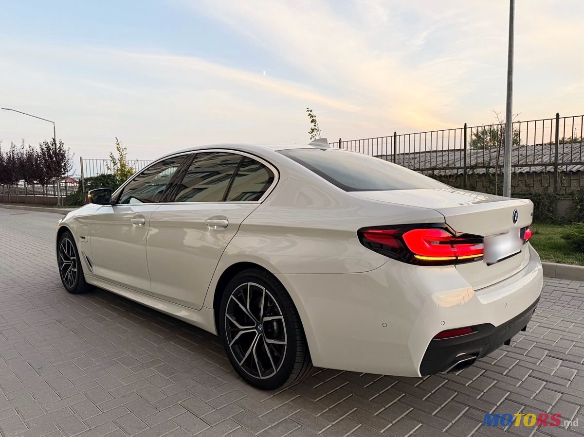 2022' BMW 5 Series photo #4