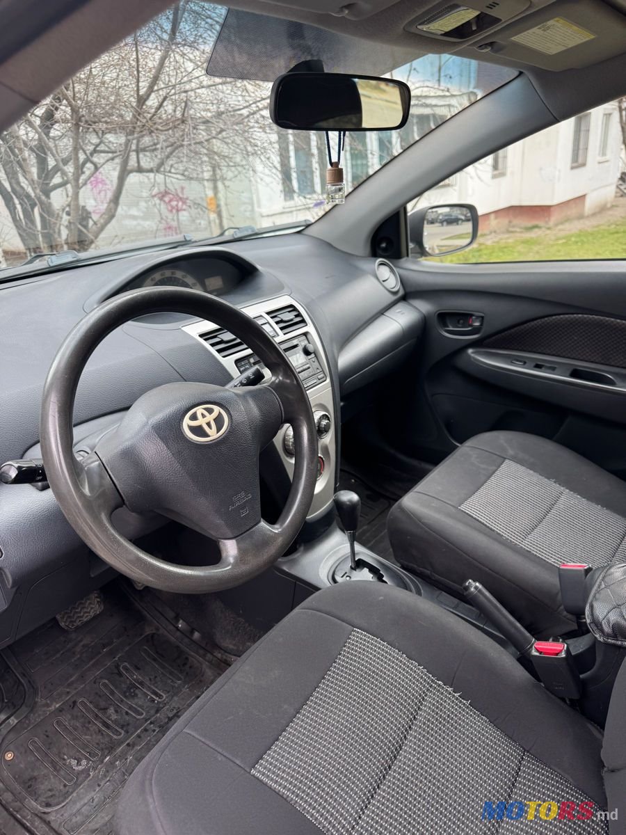 2008' Toyota Yaris photo #4