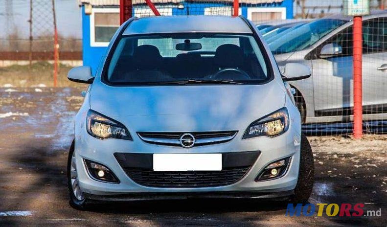 2013' Opel Astra photo #2