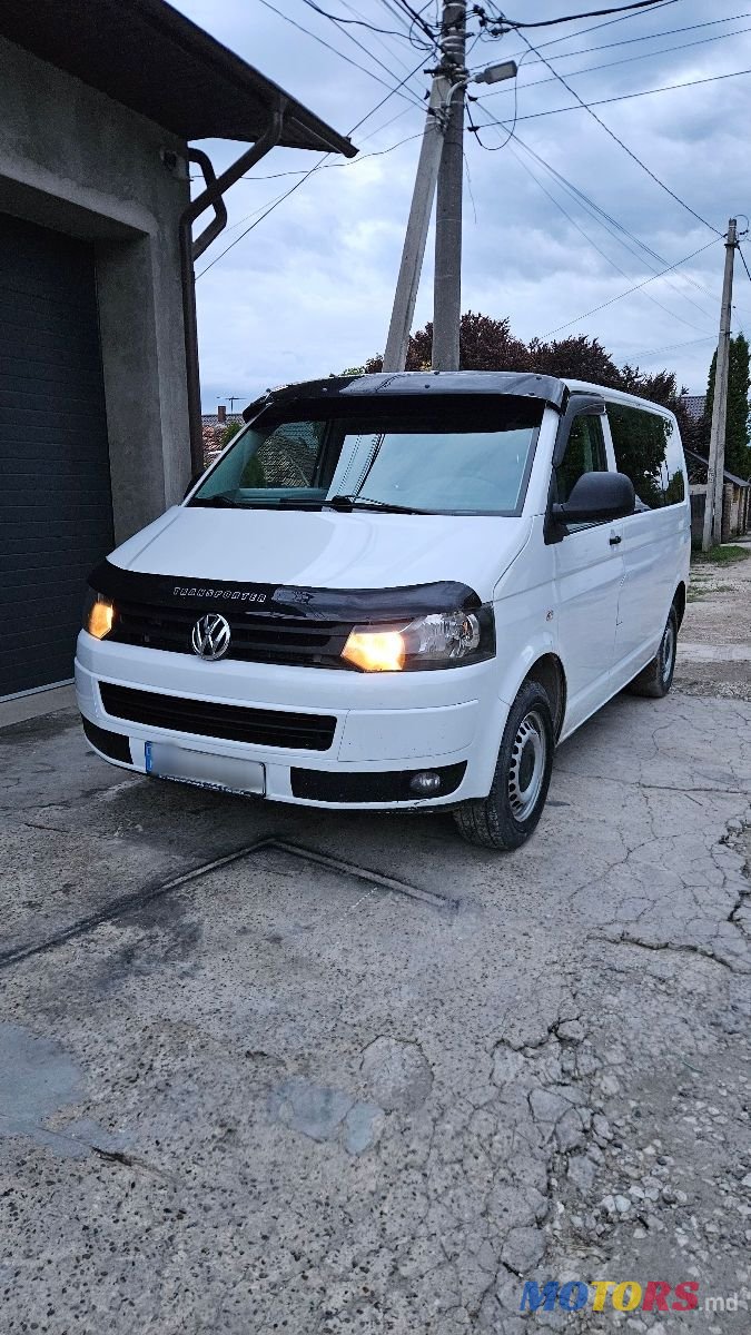 2011' Volkswagen Transporter photo #1