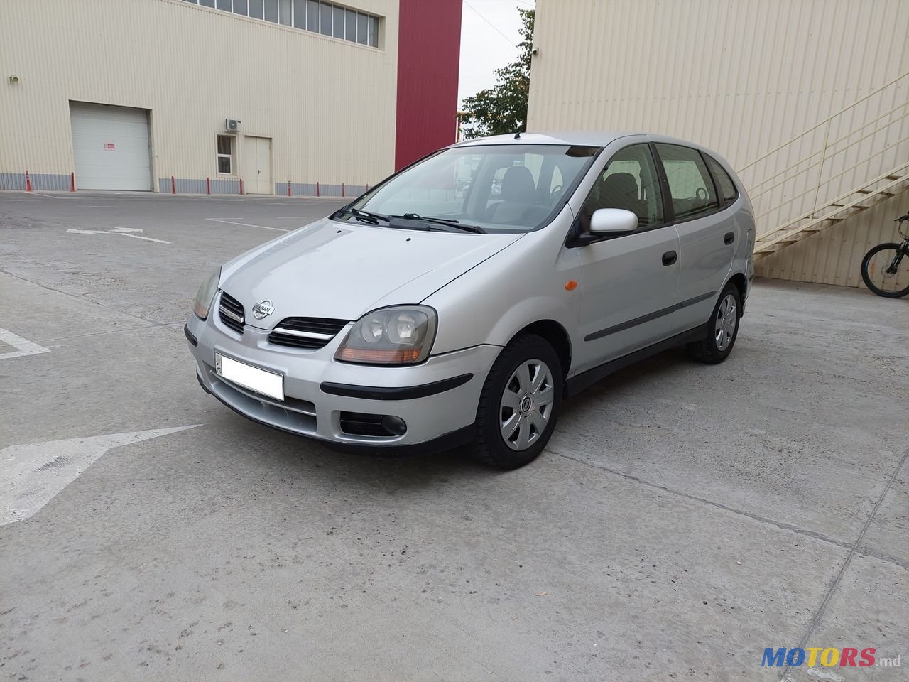 2003' Nissan Almera Tino photo #3