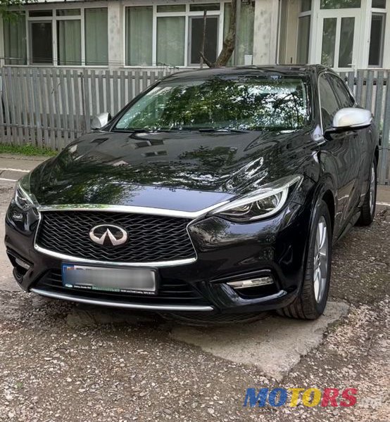 2016' Infiniti Q30 photo #2