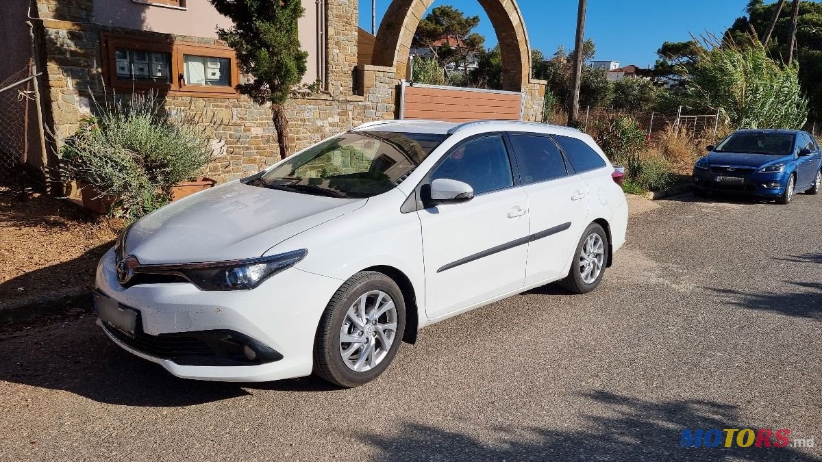 2015' Toyota Auris photo #4