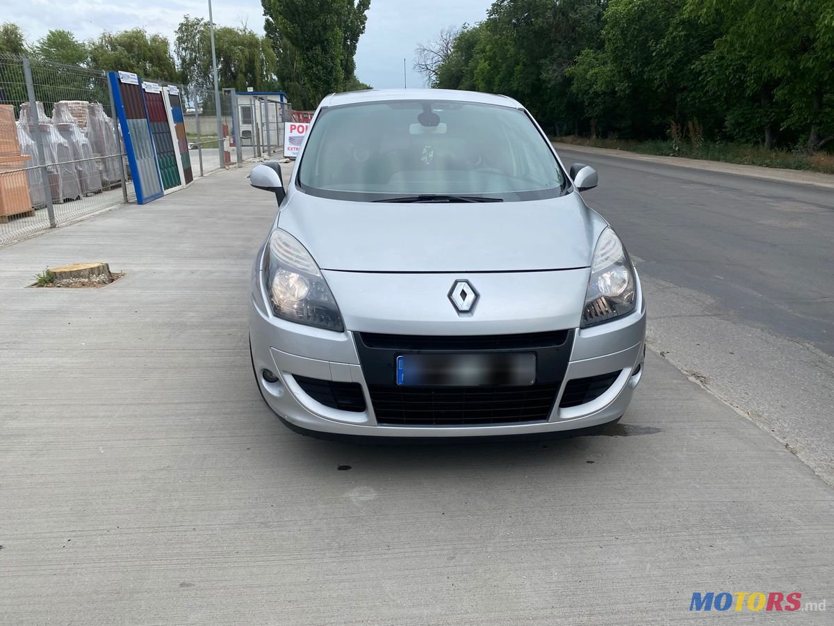2010' Renault Scenic photo #1