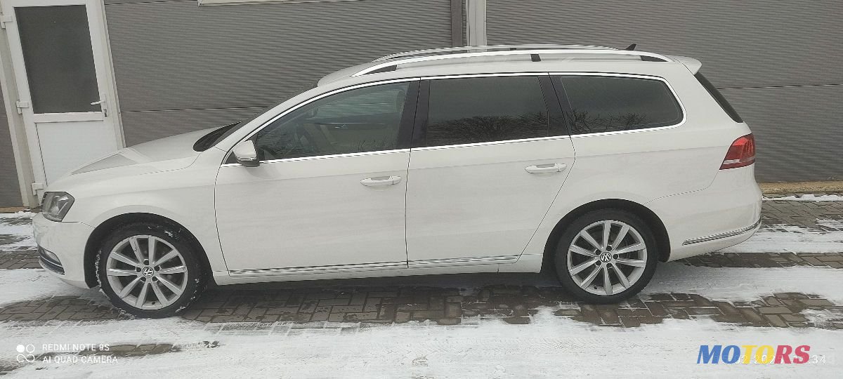 2011' Volkswagen Passat photo #3
