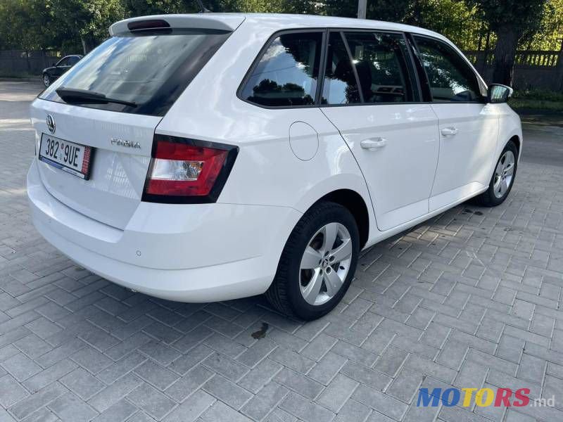 2015' Skoda Fabia photo #2
