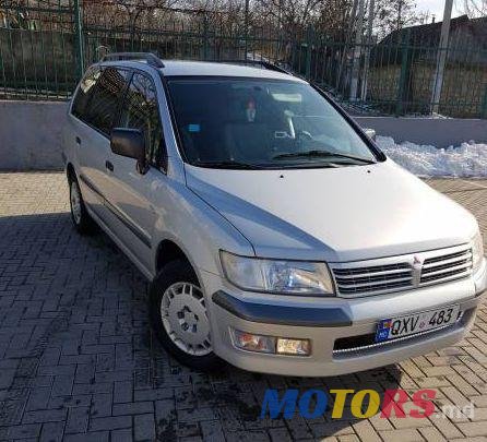 2002' Mitsubishi Space Wagon photo #3