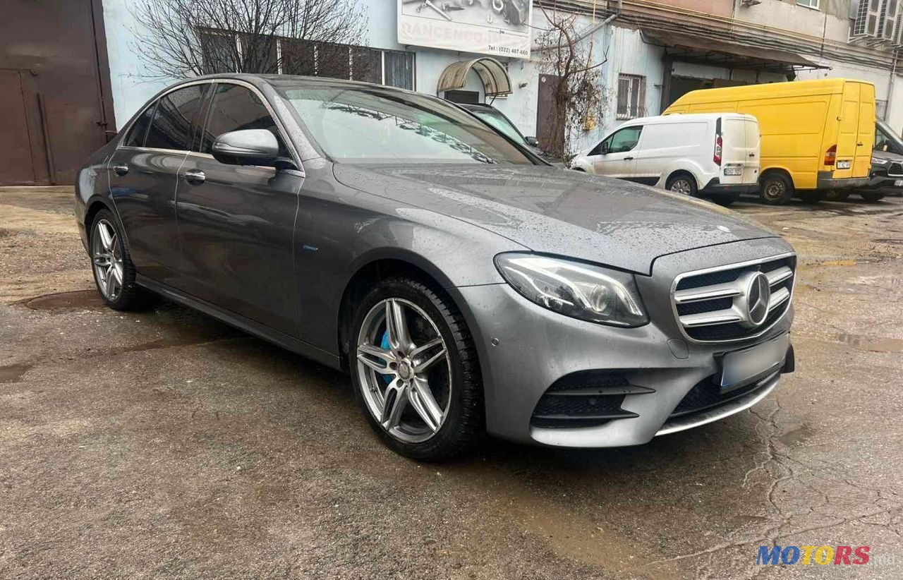 2017' Mercedes-Benz E-Class photo #2