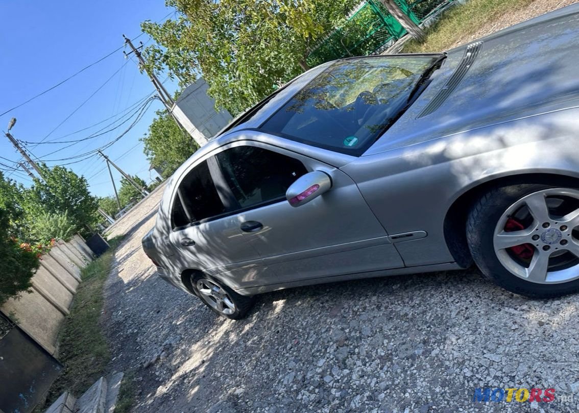 2002' Mercedes-Benz C-Class photo #2