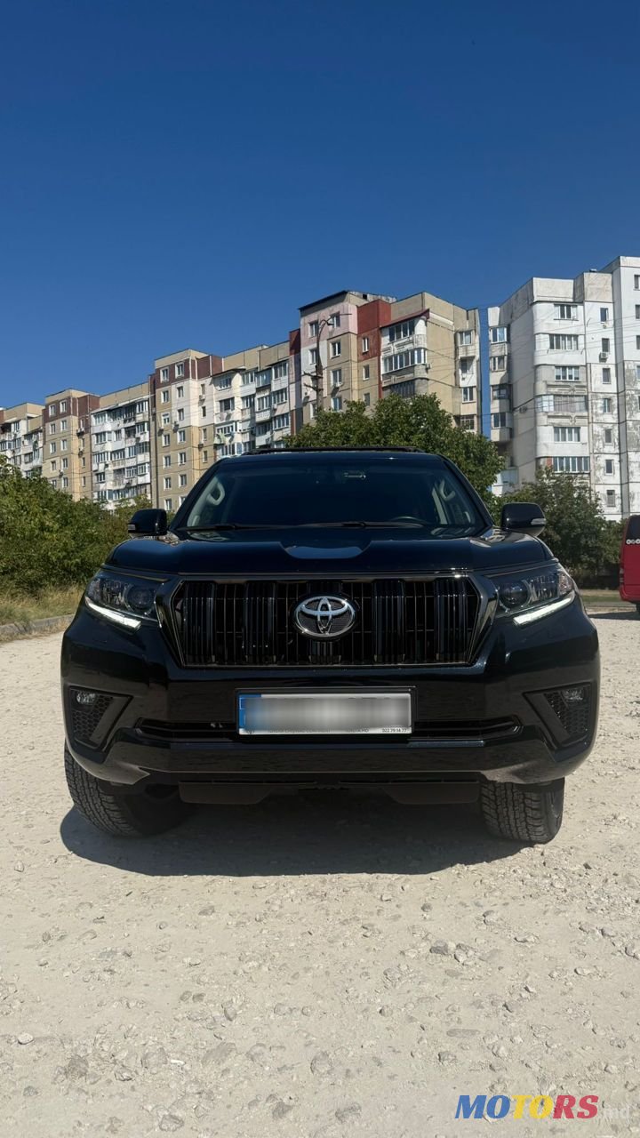 2022' Toyota Land Cruiser Prado photo #3
