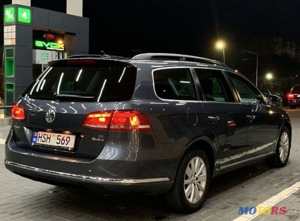 2011' Volkswagen Passat photo #4