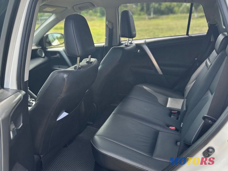 2017' Toyota RAV4 photo #4