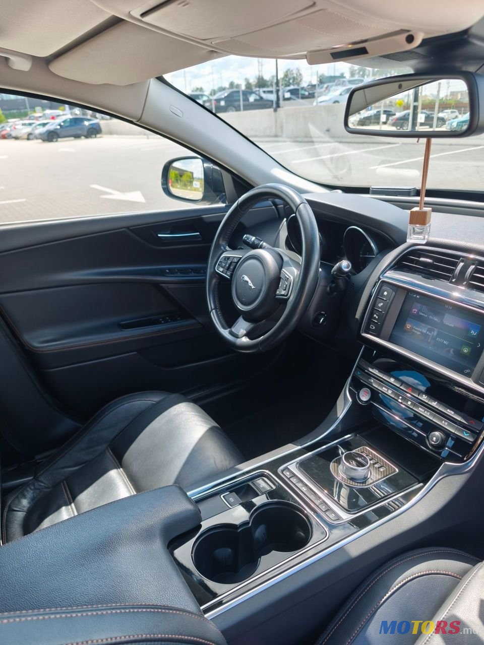 2016' Jaguar XE photo #2