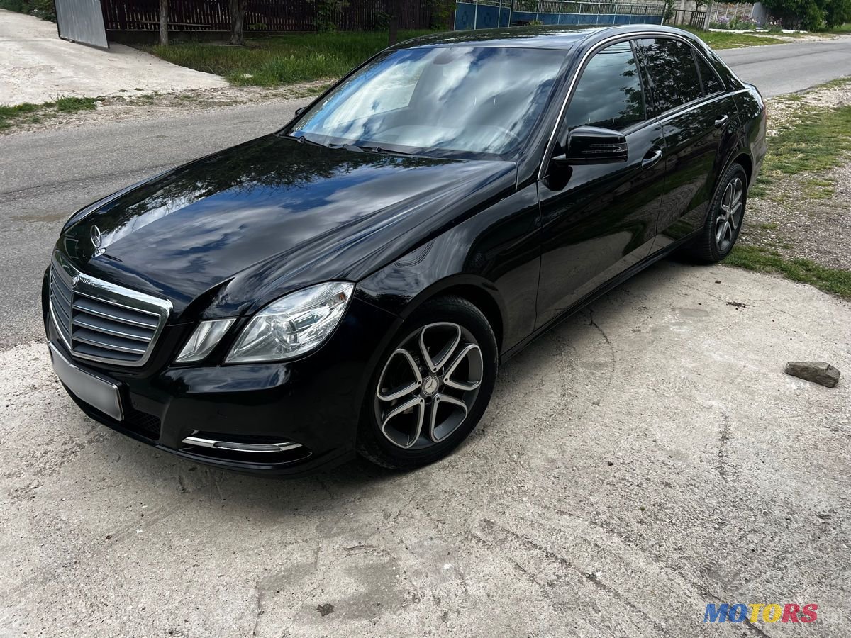 2011' Mercedes-Benz E-Class photo #3