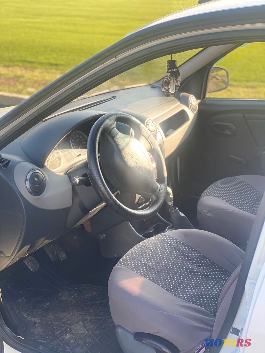 2010' Dacia Logan photo #4