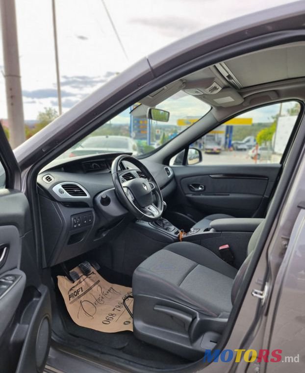 2013' Renault Scenic photo #5