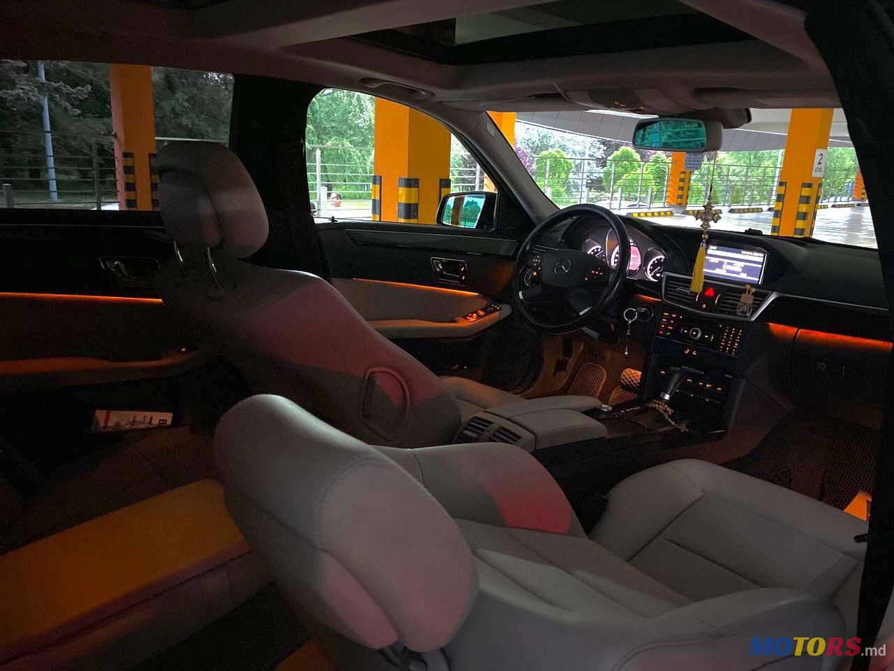 2010' Mercedes-Benz E Класс photo #3