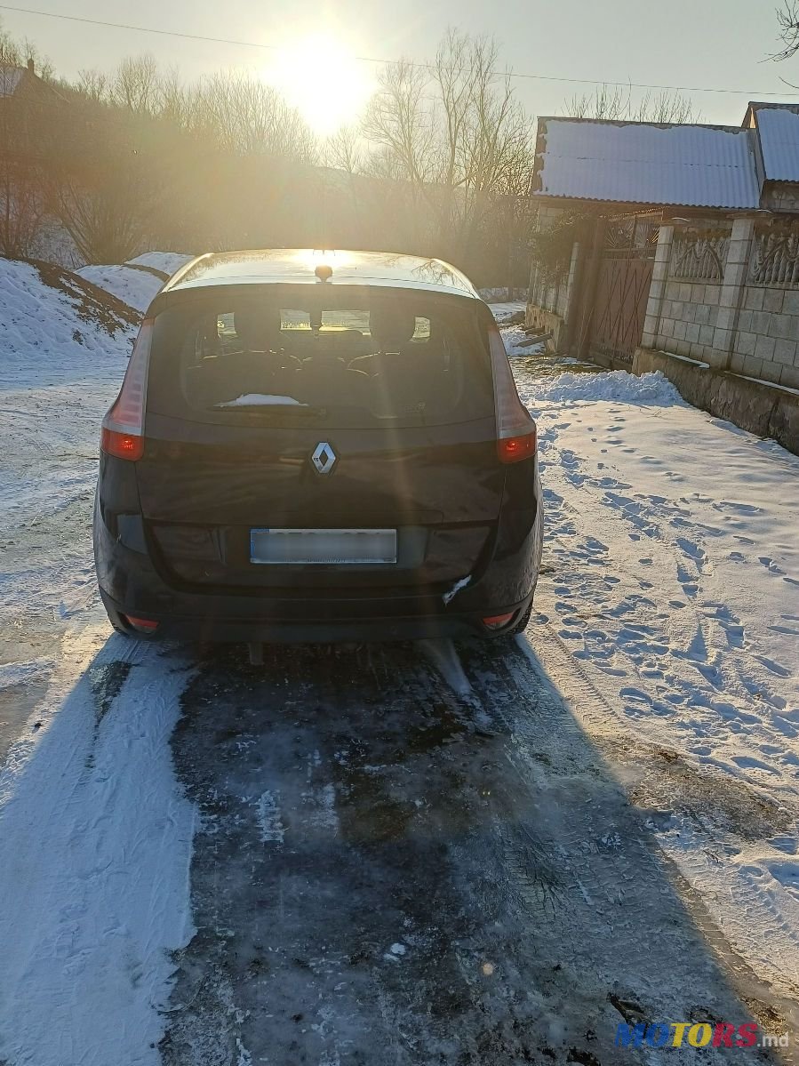 2011' Renault Grand Scenic photo #3