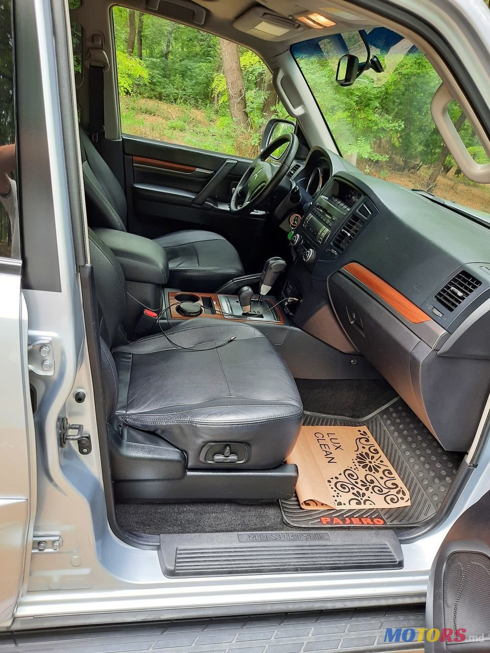 2007' Mitsubishi Pajero photo #6