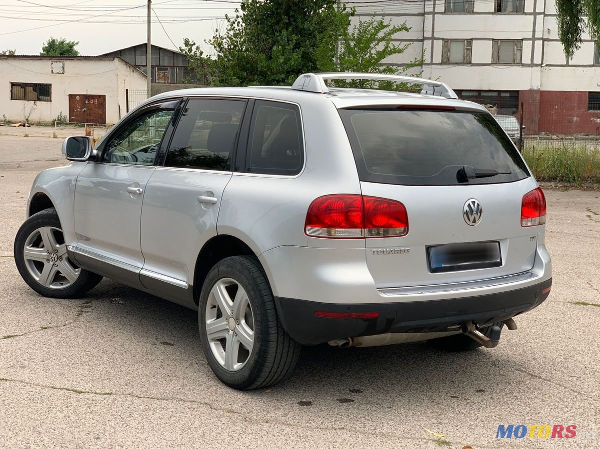 2005' Volkswagen Touareg photo #2