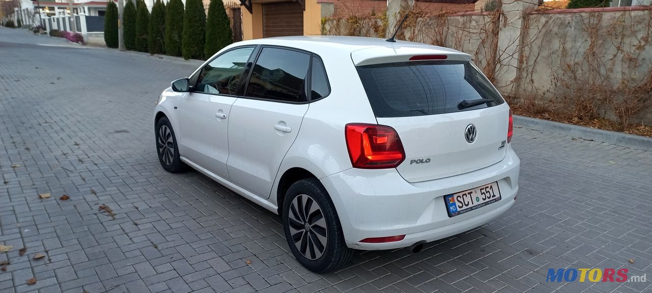 2014' Volkswagen Polo photo #5