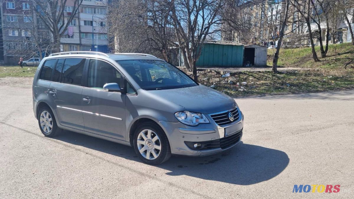 2009' Volkswagen Touran photo #6