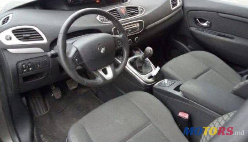 2010' Renault Grand Scenic photo #1