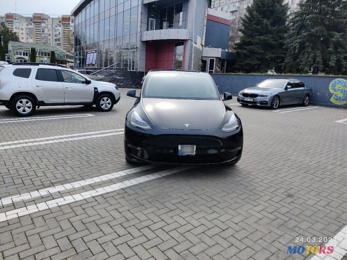 2023' Tesla Model Y photo #2