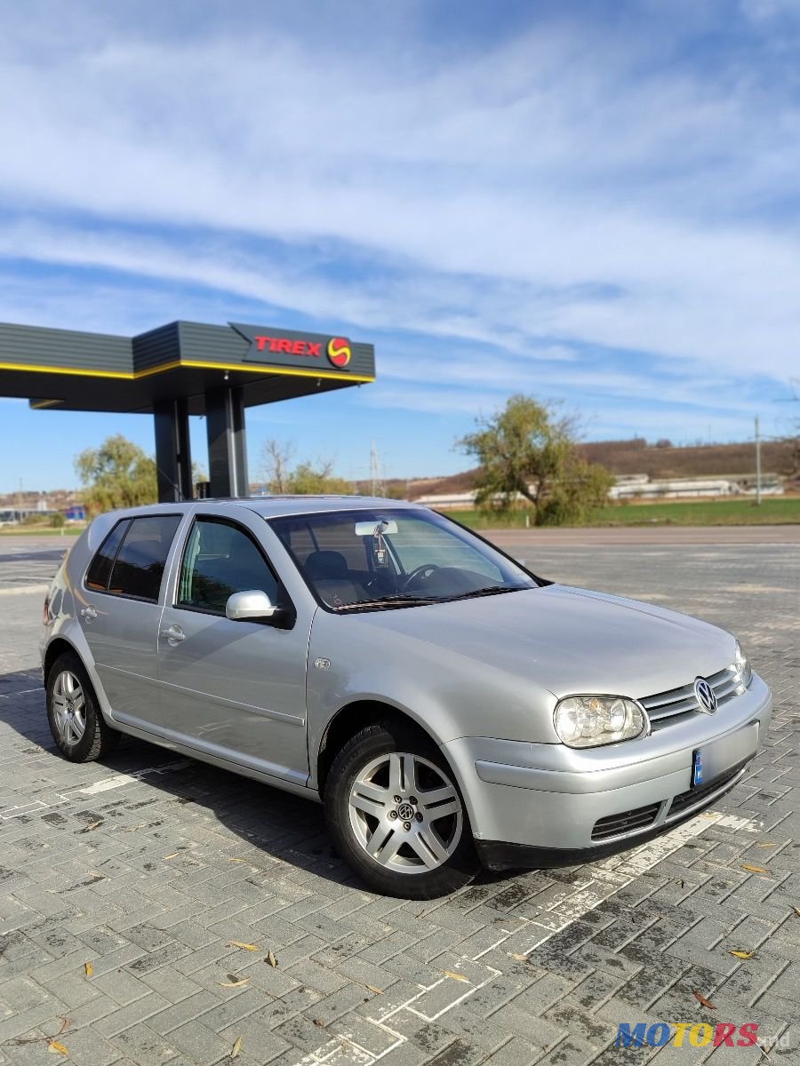 2002' Volkswagen Golf photo #2