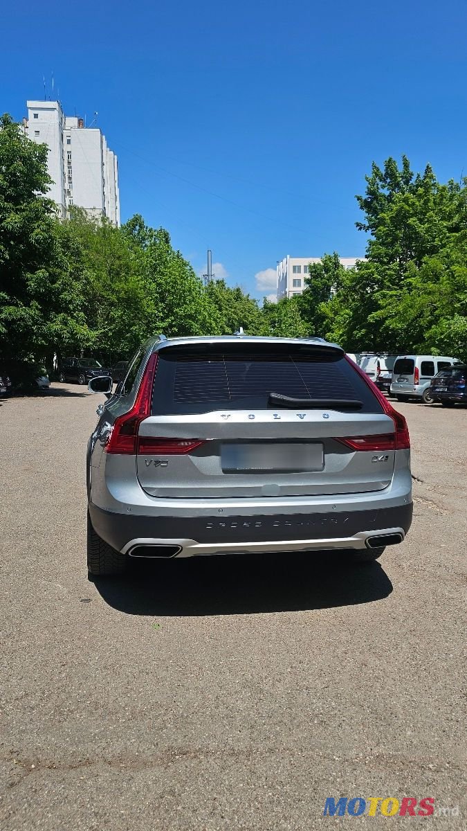 2019' Volvo V90 Cross Country photo #3
