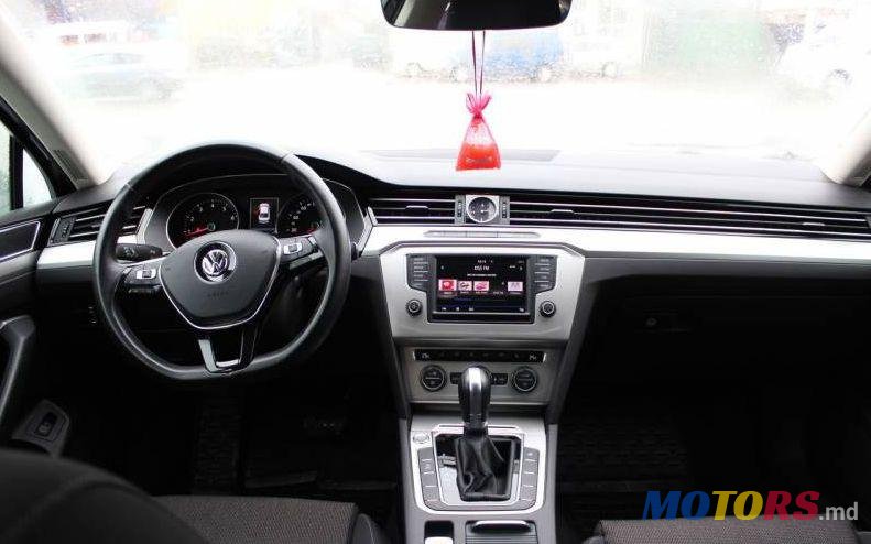 2017' Volkswagen Passat photo #3