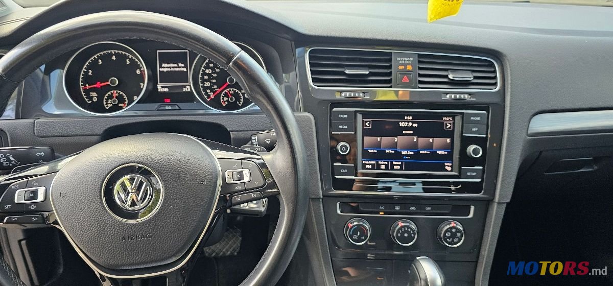 2019' Volkswagen Golf photo #5