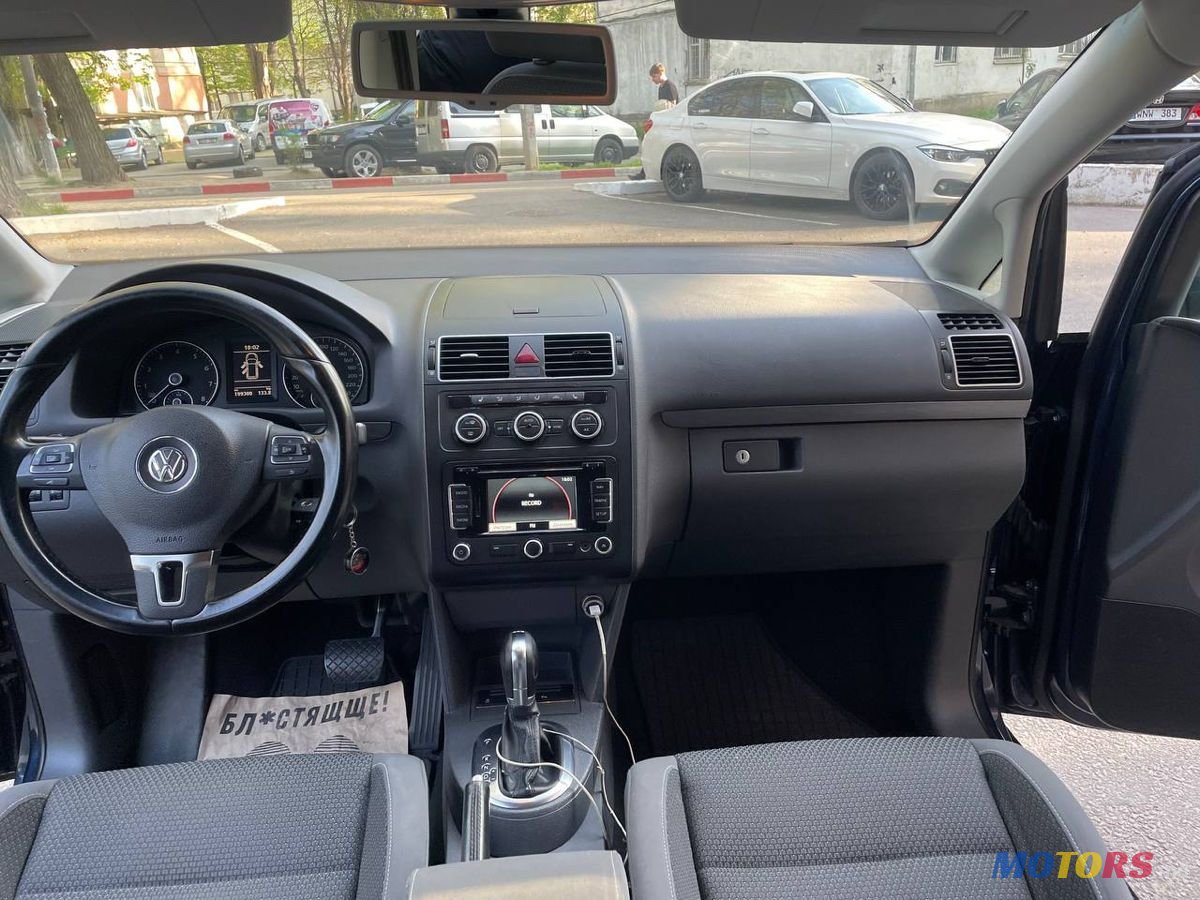 2013' Volkswagen Touran photo #5