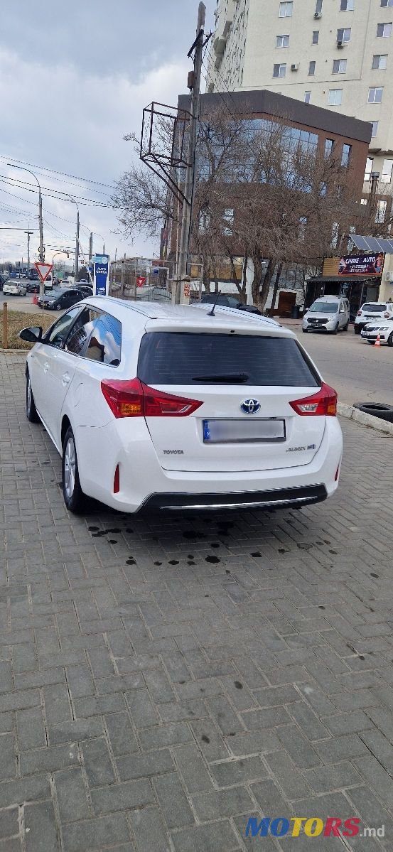 2013' Toyota Auris photo #4