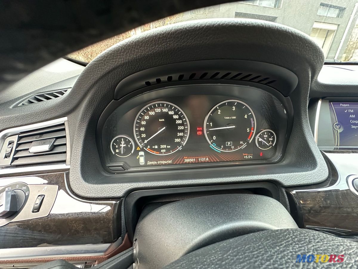 2011' BMW 5 Gt photo #2