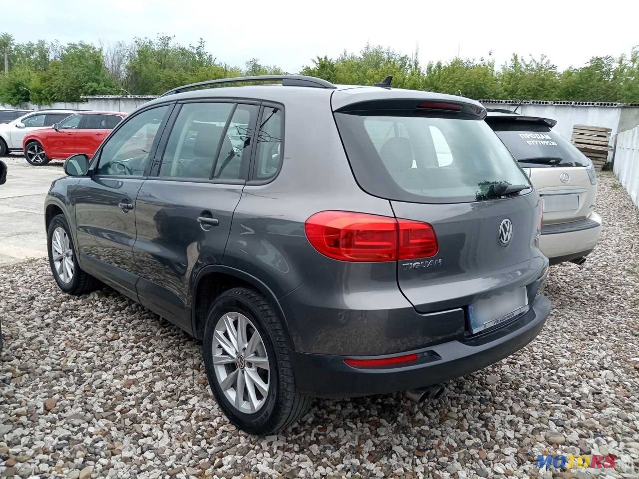 2017' Volkswagen Tiguan photo #3