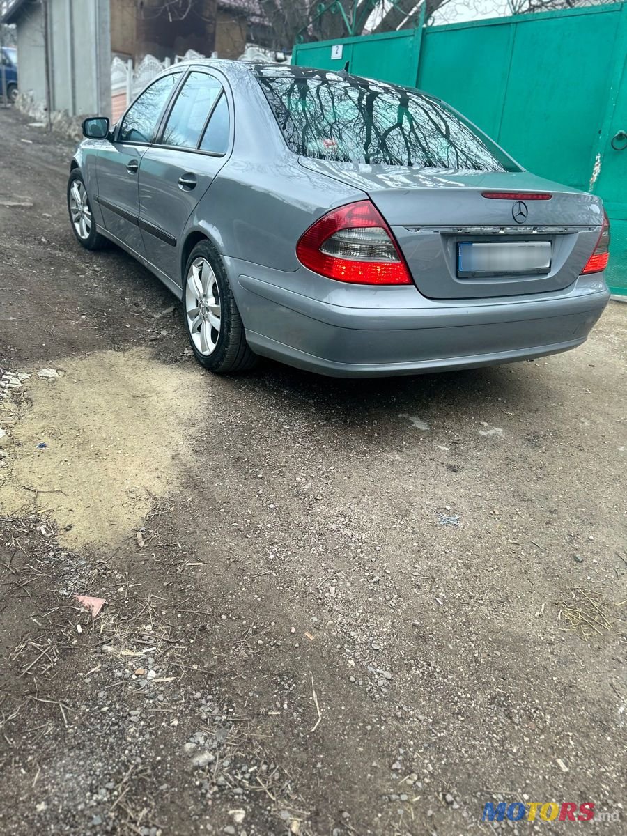 2009' Mercedes-Benz E-Class photo #2