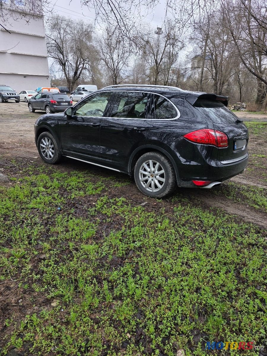 2013' Porsche Cayenne photo #2