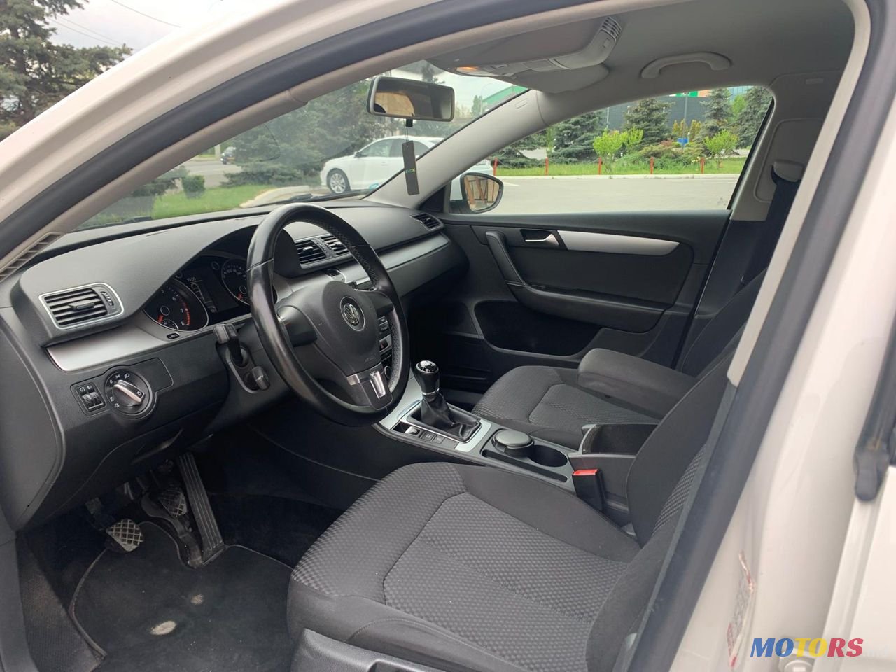 2013' Volkswagen Passat photo #6