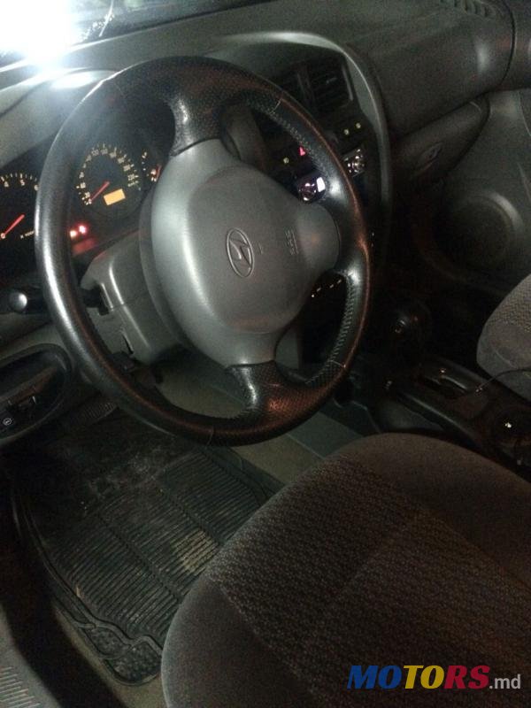 2004' Hyundai Santa Fe photo #4