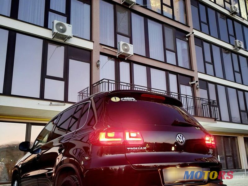 2012' Volkswagen Tiguan photo #1