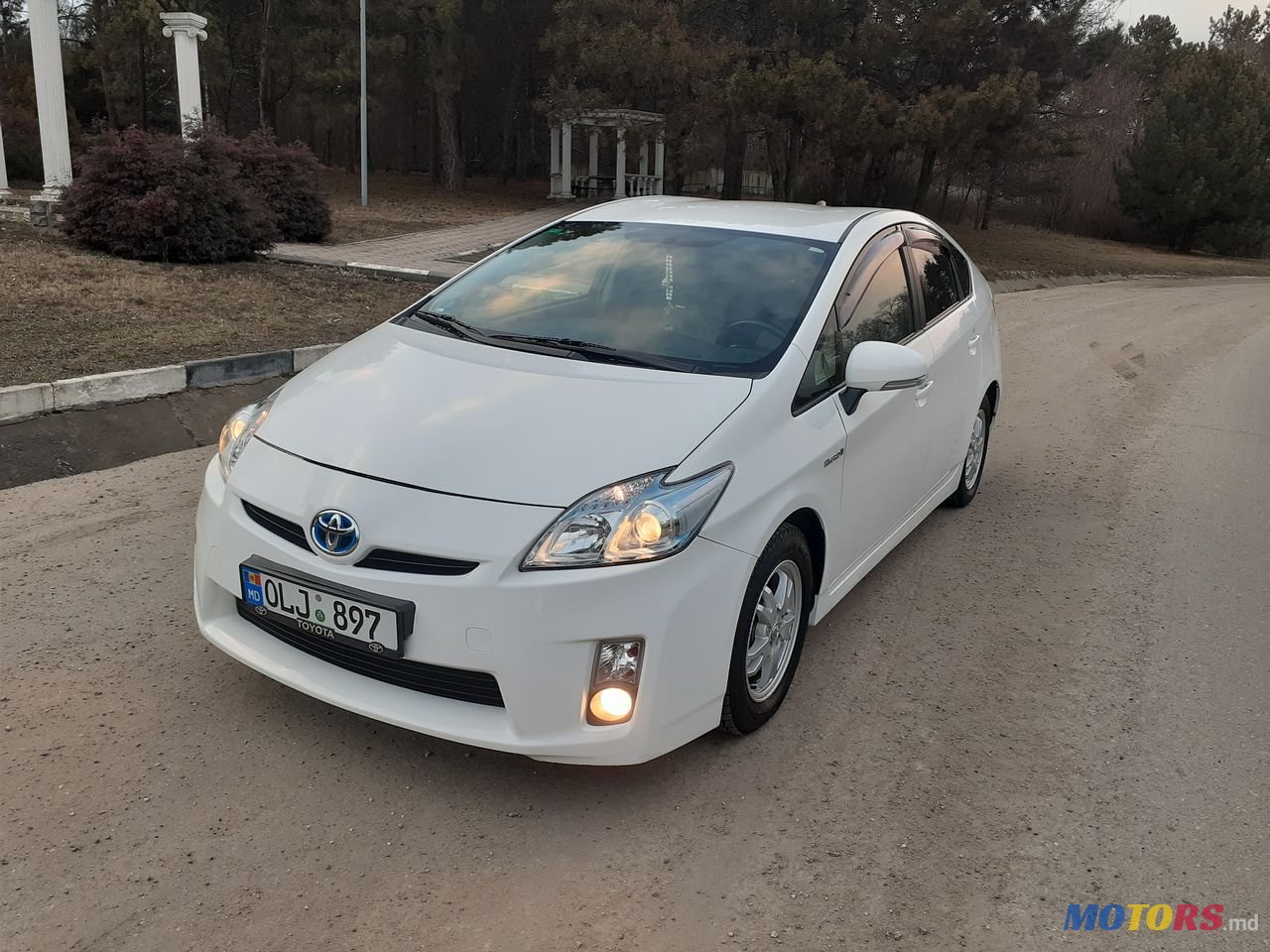 2011' Toyota Prius photo #2