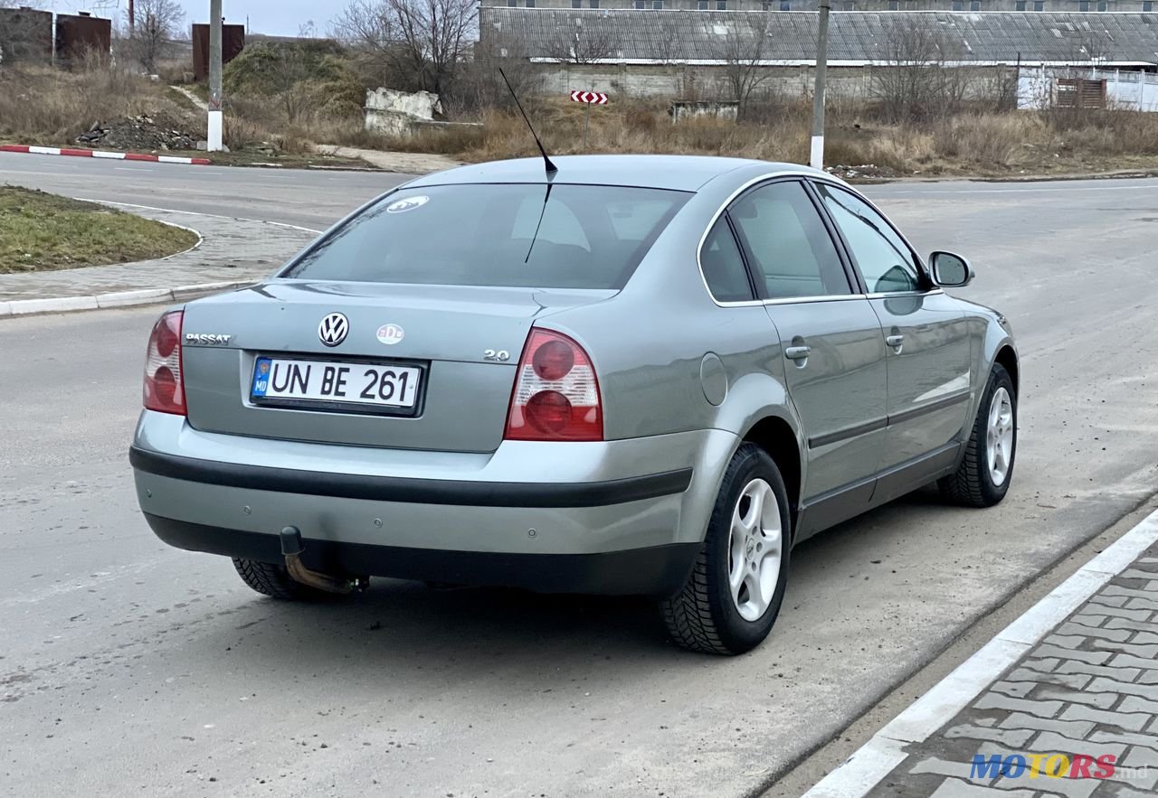 2005' Volkswagen Passat photo #1