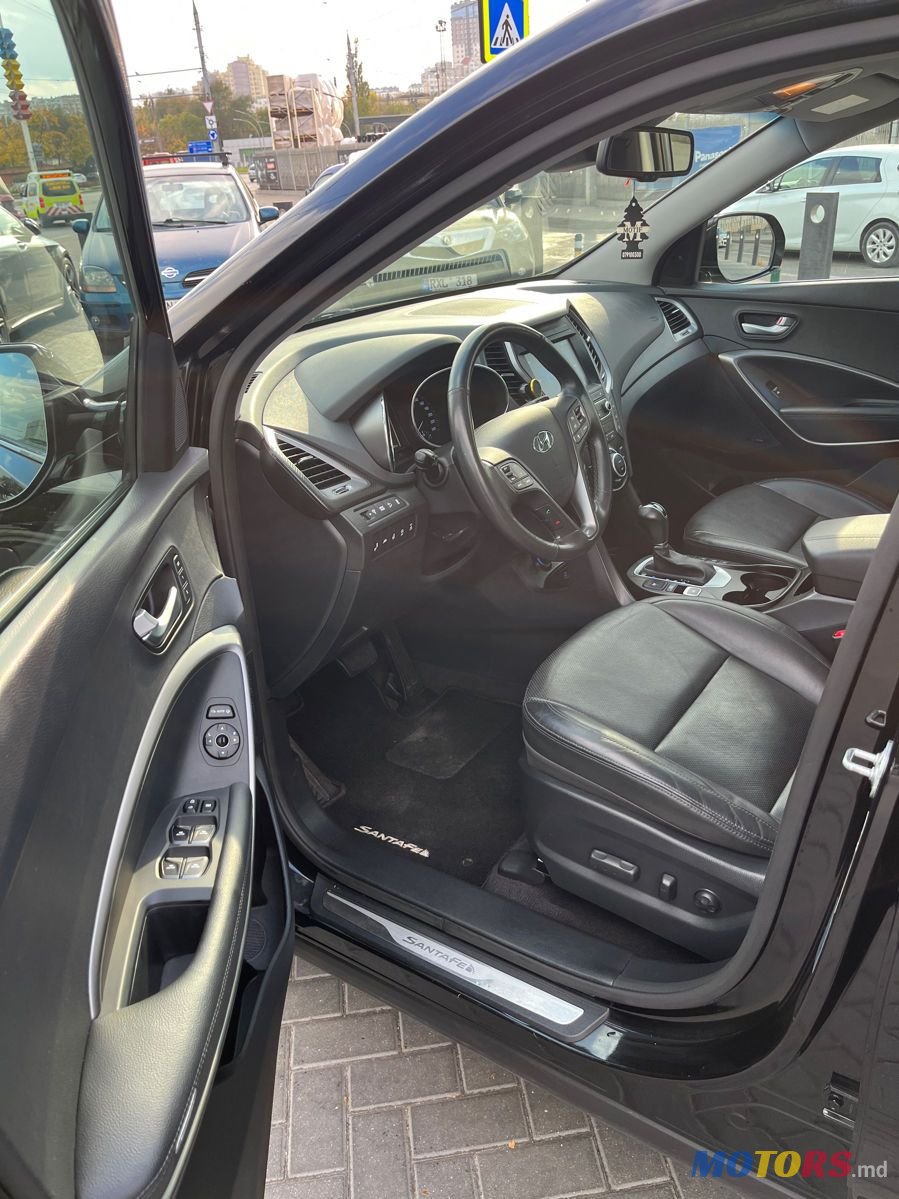 2017' Hyundai Santa Fe photo #5