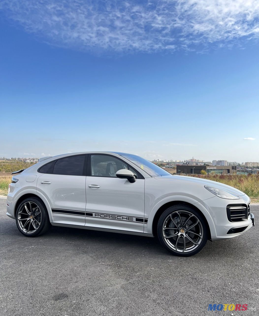 2019' Porsche Cayenne Coupe photo #6