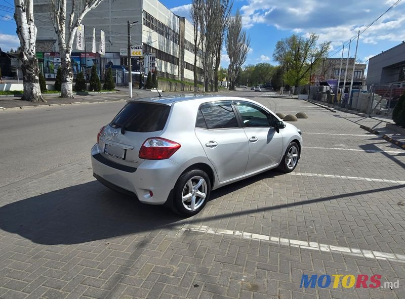 2010' Toyota Auris photo #4