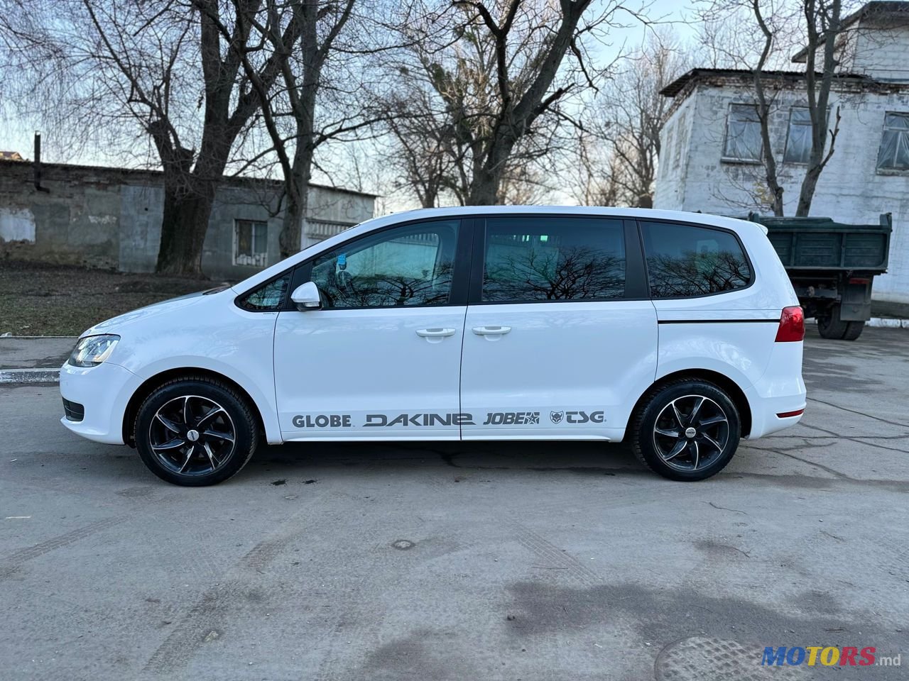2013' Volkswagen Sharan photo #6