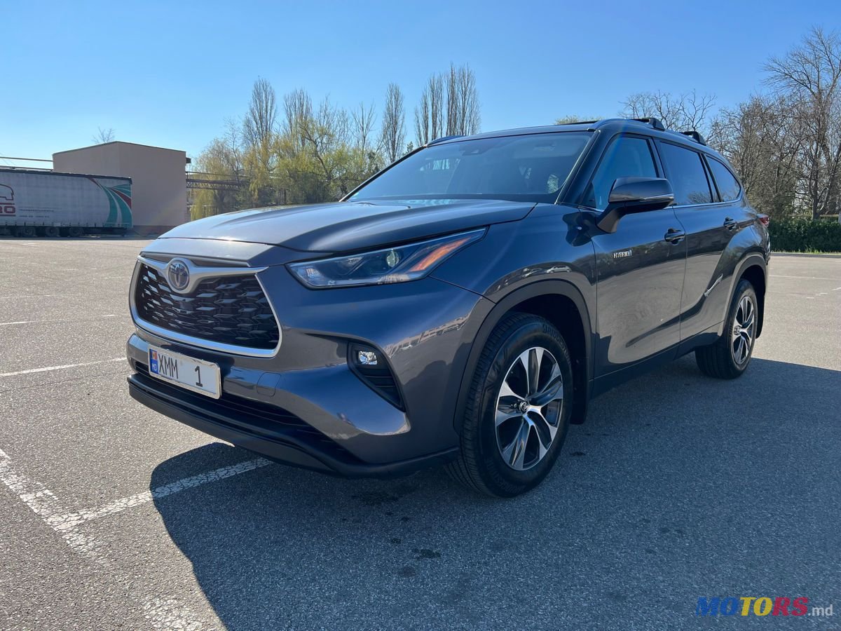 2021' Toyota Highlander photo #3